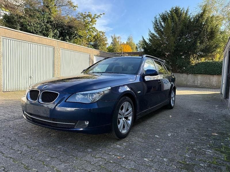 Gebraucht BMW 520 Lifestyle 177 PS (130 kW) 2010 Blau Limousine