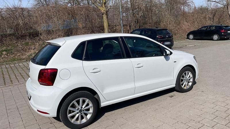Gebraucht VW Polo 90 PS (66 kW) 2015 Weiß Kleinwagen