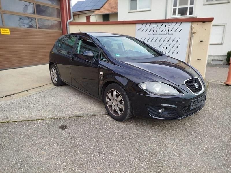 Schwarz Gebraucht 2010 Seat Leon Reference Limousine | 2.650 € (Superpreis) - Bild 1/4
