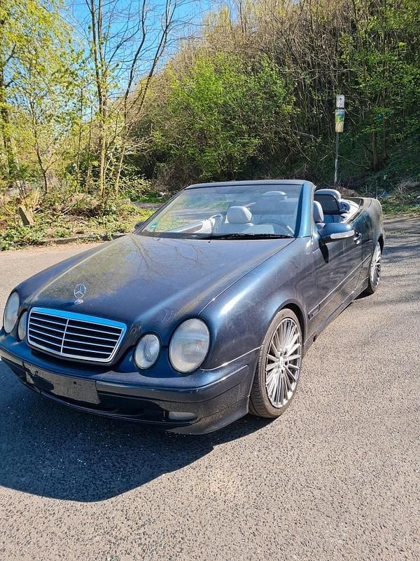Blau Gebraucht 2000 Mercedes CLK230 Cabrio | 3.799 € - Bild 1/4
