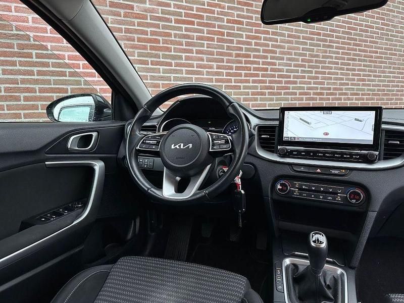 Gebraucht Kia Ceed 120 PS (88 kW) 2021 Schwarz Kleinwagen