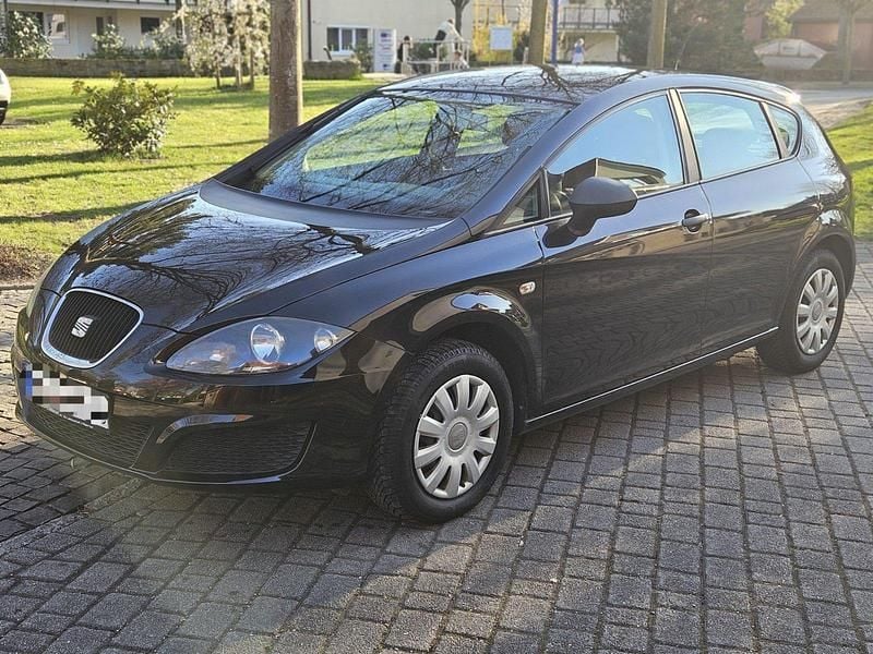 Schwarz Gebraucht 2010 Seat Leon Limousine | 3.850 € (Fairer Preis) - Bild 1/4