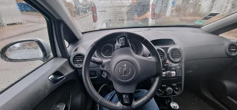 Gebraucht Opel Corsa 101 PS (74 kW) 2010 Silber Kleinwagen