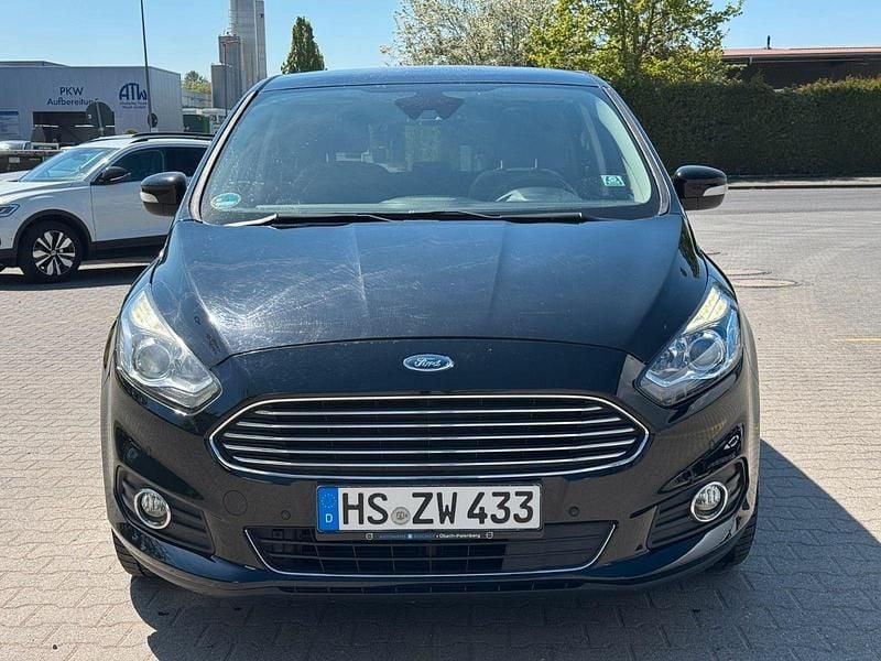 Second-hand Ford S-MAX Titanium 150 CP (110 kW) 2017 Negru Monovolum