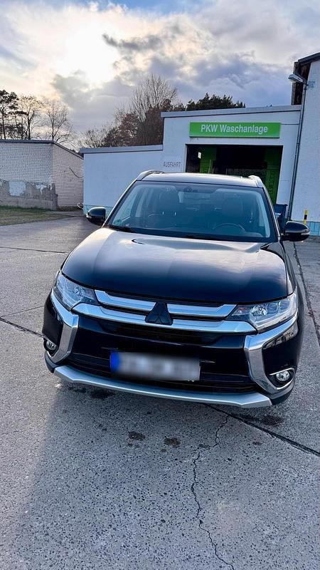 Gebraucht Mitsubishi Outlander 150 PS (110 kW) 2016 Schwarz SUV