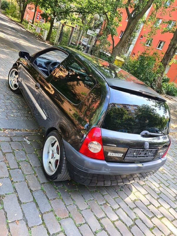 Gebraucht Renault Clio II 98 PS (72 kW) 2001 Schwarz Kleinwagen