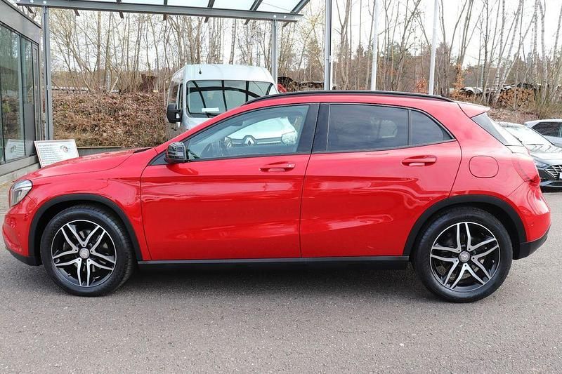 Gebraucht Mercedes GLA250 Night 211 PS (155 kW) 2015 Jupiterrot  unilack SUV