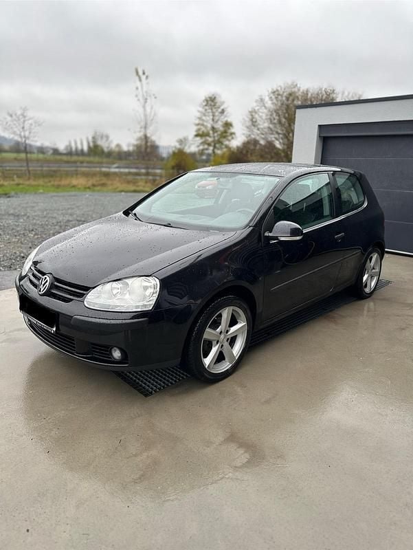 Gebraucht VW Golf V 90 PS (66 kW) 2004 Schwarz Kleinwagen