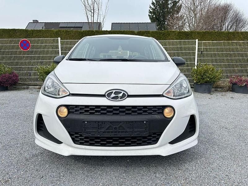 Gebraucht Hyundai i10 Select 67 PS (49 kW) 2018 Weiß Kleinwagen