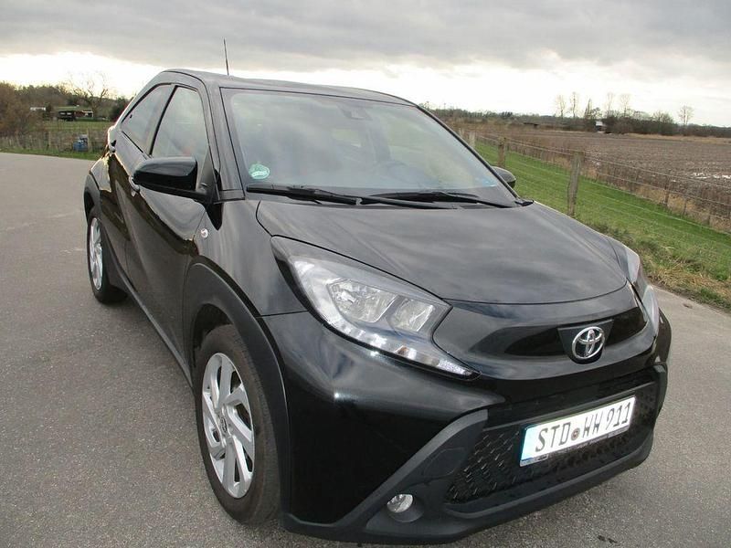Schwarz Gebraucht 2022 Toyota Aygo Play Kleinwagen | 13.150 € (Fairer Preis) - Bild 1/4