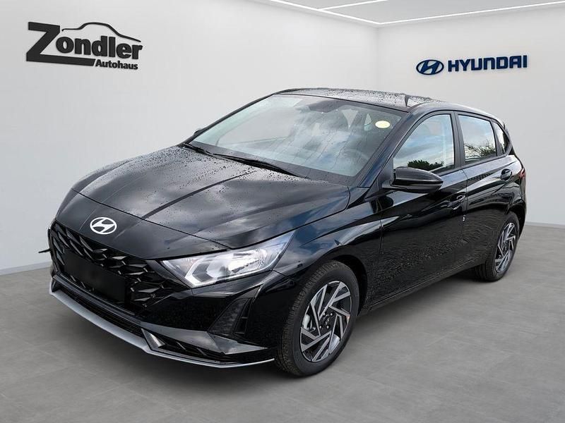 Phantom black Neu 2025 Hyundai i20 Trend Limousine | 24.990 € (Etwas zu teuer) - Bild 1/4