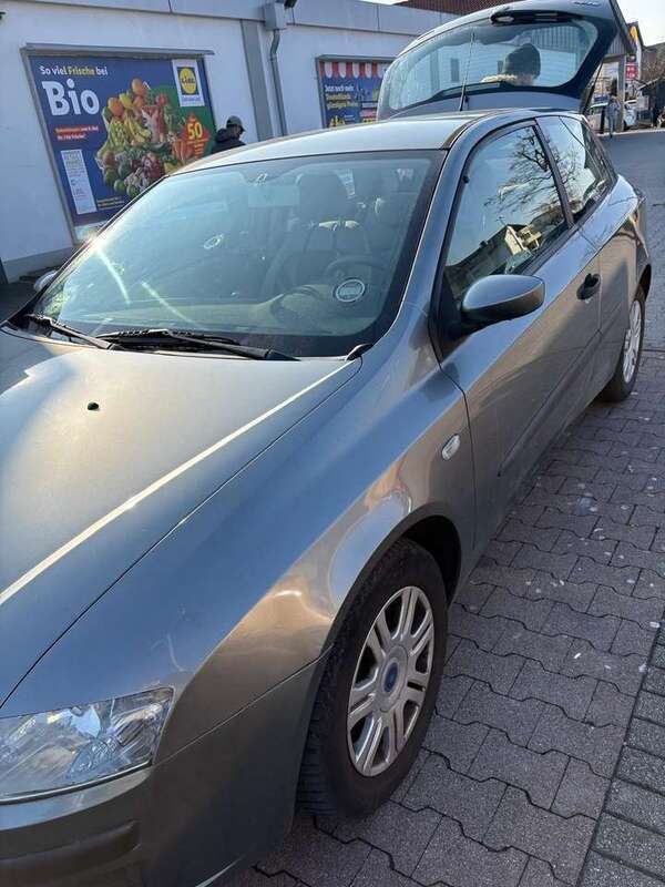 Grau Gebraucht 2005 Fiat Stilo Limousine | 1.100 € (Fairer Preis) - Bild 1/4