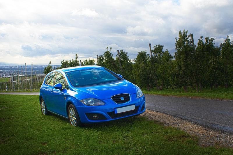 Blau Gebraucht 2010 Seat Leon Style Limousine | 3.000 € (Guter Preis) - Bild 1/4