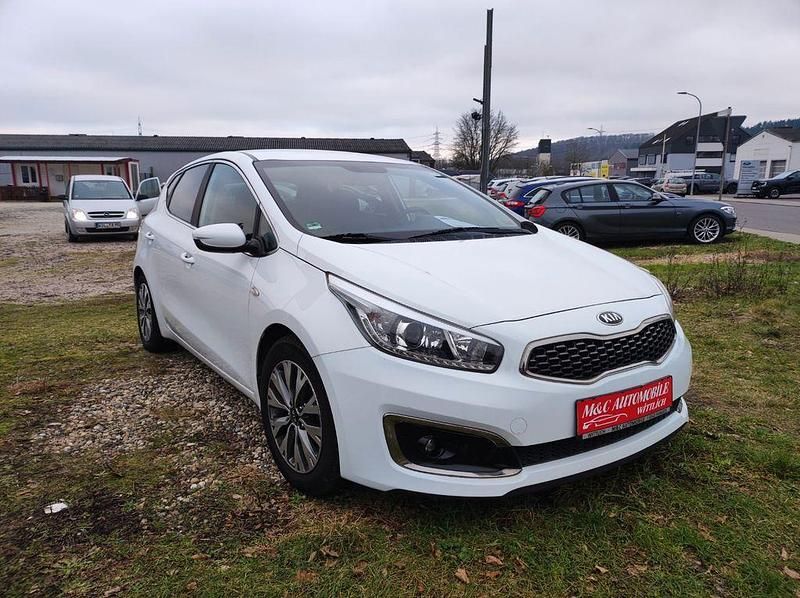 Gebraucht Kia Ceed DREAM-TEAM Edition 99 PS (72 kW) 2017 Weiß Kleinwagen