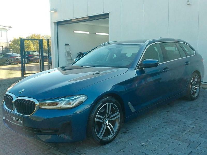 Blau Gebraucht 2021 BMW 520 Performance Kombi | 20.950 € (Guter Preis) - Bild 1/4