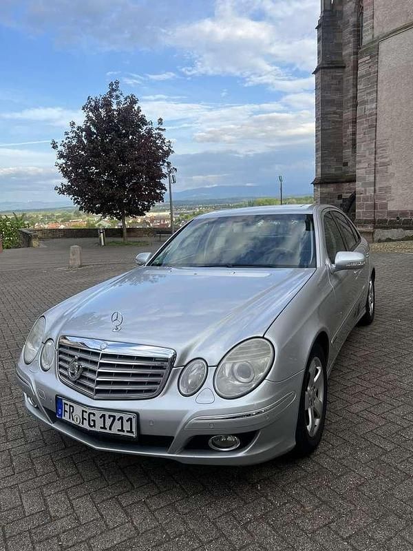 Grau Gebraucht 2007 Mercedes E280 Limousine | 4.350 € (Fairer Preis) - Bild 1/4