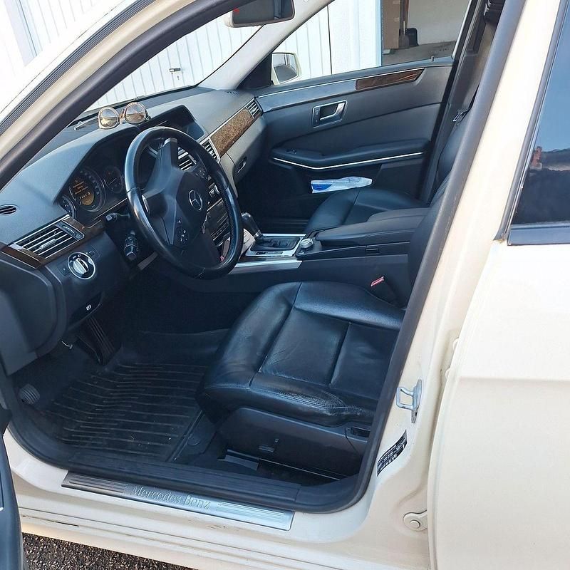 Gebraucht Mercedes E200 Elegance 136 PS (100 kW) 2011 Beige Kombi