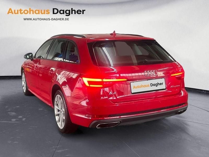 Gebraucht Audi A4 Basis 170 PS (125 kW) 2019 Rot Kombi
