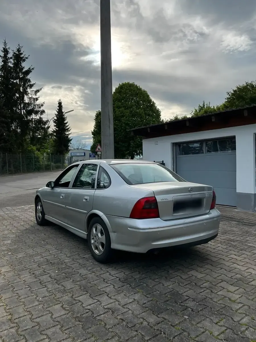 Gebraucht Opel Vectra 101 PS (74 kW) 2001 Silber Limousine