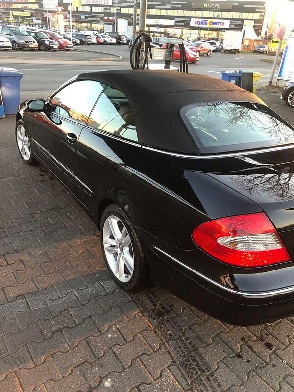 Schwarz Gebraucht 2009 Mercedes CLK200 Avantgarde Cabrio | 12.300 € (Etwas zu teuer) - Bild 1/4