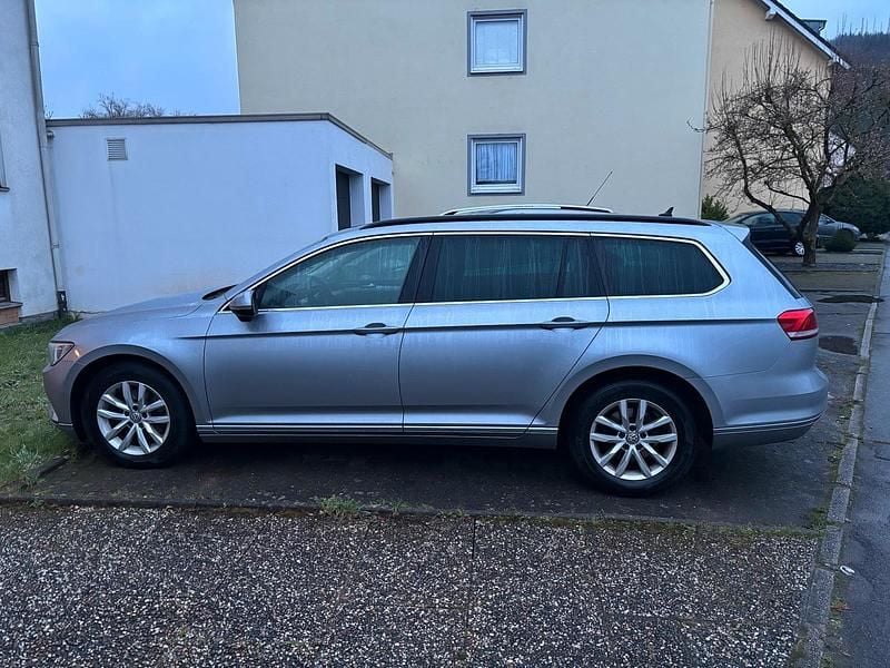 Gebraucht VW Passat Comfortline 150 PS (110 kW) 2018 Silber Kombi