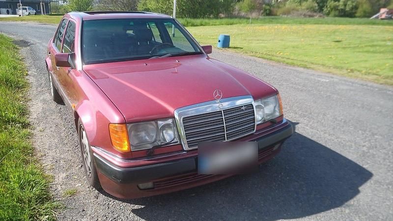 Gebraucht Mercedes E500 326 PS (239 kW) 1992 Rot Limousine