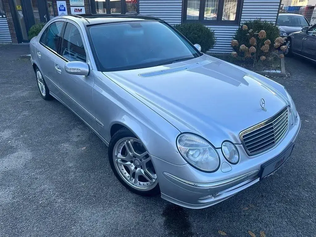 Gebraucht Mercedes E220 Avantgarde 150 PS (110 kW) 2002 Silber Limousine