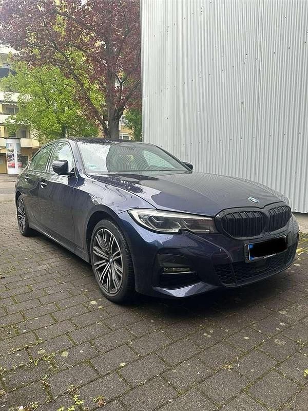 Blau Gebraucht 2019 BMW 330e M Sport Limousine | 27.400 € (Fairer Preis) - Bild 1/4