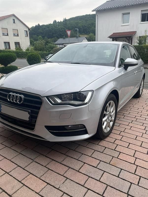 Silber Gebraucht 2013 Audi A3 Sportback Limousine | 7.900 € (Fairer Preis) - Bild 1/4
