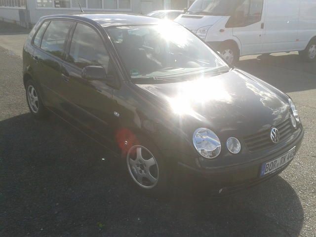 Gebraucht VW Polo 75 PS (55 kW) 2003 Schwarz metallic Kleinwagen