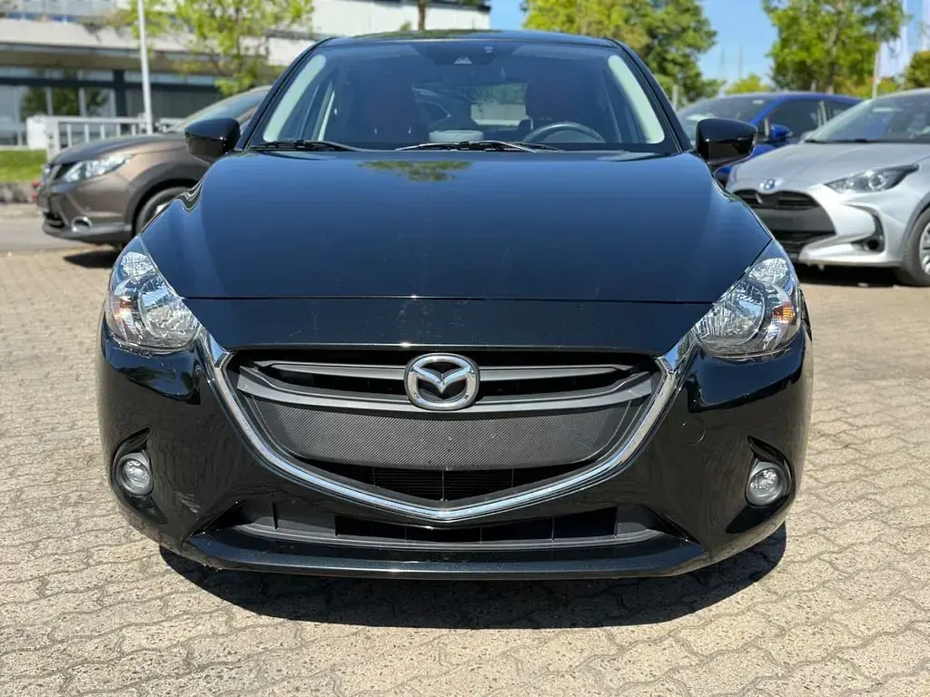 Używany Mazda 2 Edition 90 KM (66 kW) 2015 Czarny Sedan/Limuzyna