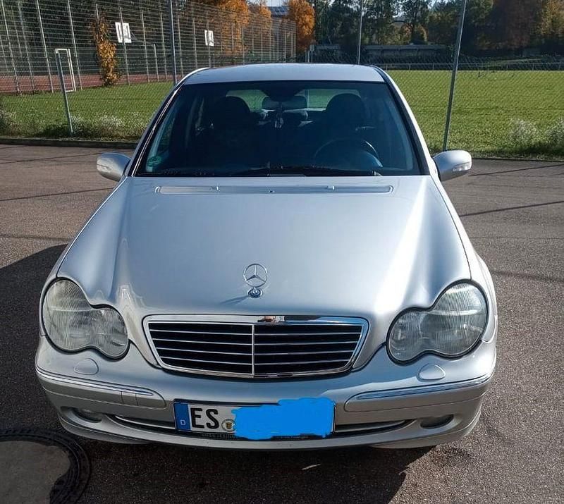 Silber Gebraucht 2001 Mercedes C200 Avantgarde Limousine | 2.800 € (Etwas zu teuer) - Bild 1/4