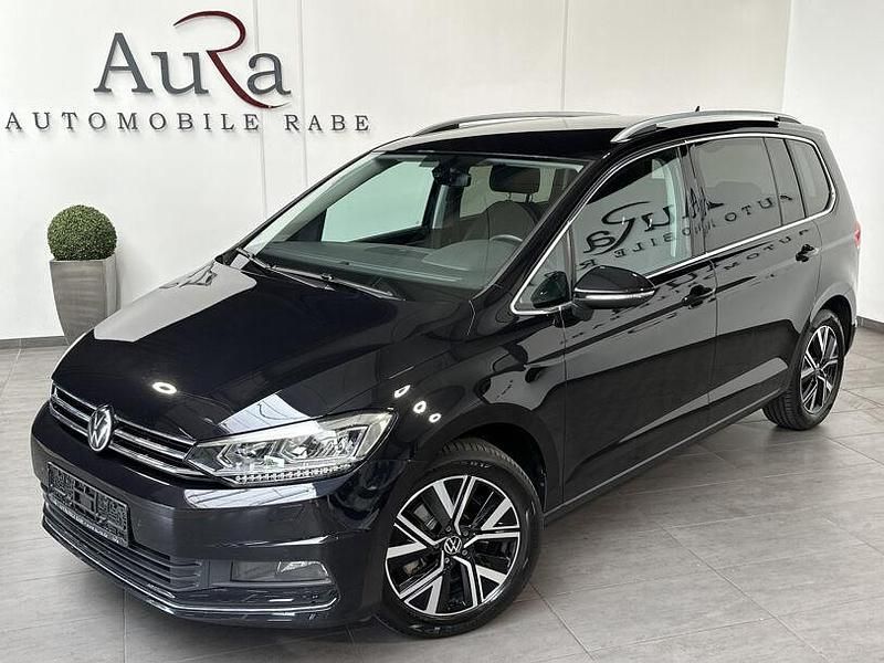 Schwarz Gebraucht 2020 VW Touran Highline Van / Kleinbus | 21.989 € (Guter Preis) - Bild 1/4
