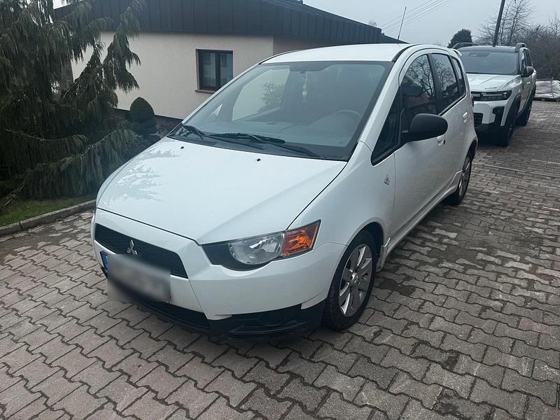 Gebraucht Mitsubishi Colt 95 PS (69 kW) 2012 Weiß Kleinwagen