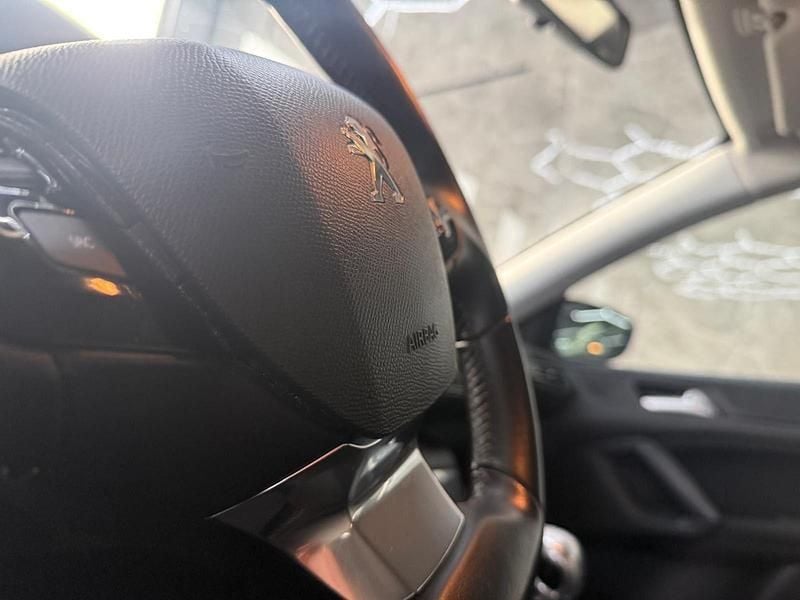 Gebraucht Peugeot 308 Access 110 PS (80 kW) 2018 Silber Kleinwagen