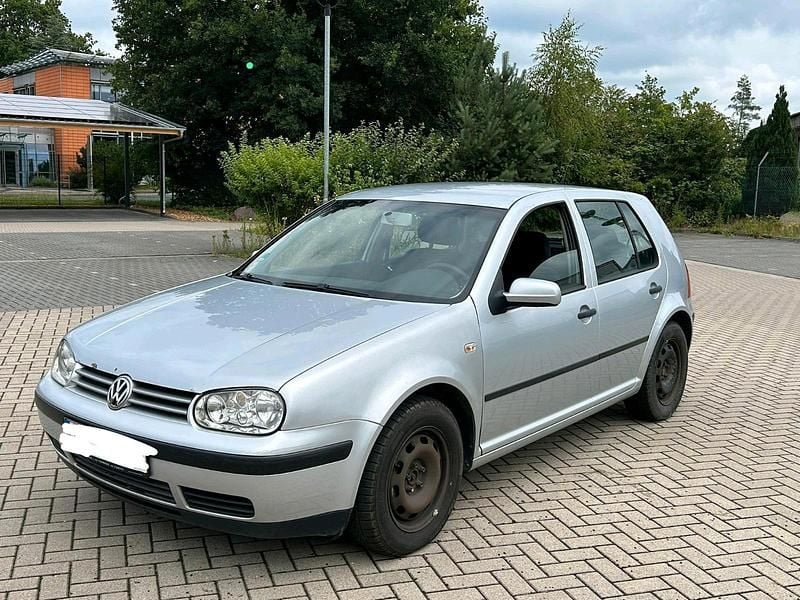 Silber Gebraucht 2000 VW Golf IV Limousine | 1.300 € (Guter Preis) - Bild 1/4