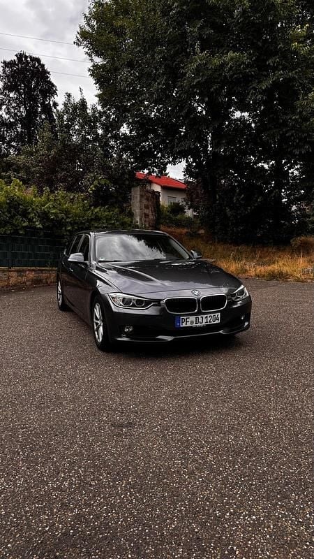 Gebraucht BMW 318 149 PS (109 kW) 2015 Grau Kombi