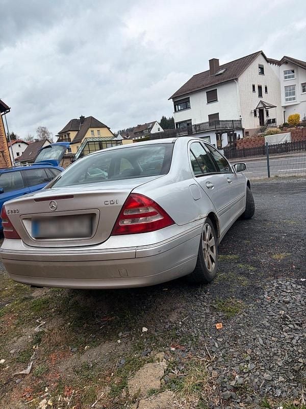 Gebraucht Mercedes 220 143 PS (105 kW) 2001 Silber Limousine