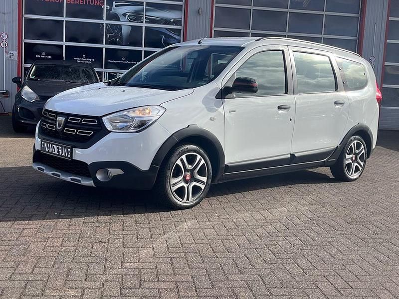 Gebraucht Dacia Lodgy Stepway 131 PS (96 kW) 2020 Weiß Van / Kleinbus
