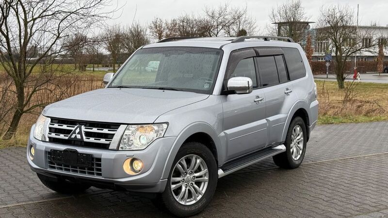 Coolsilber (m) Gebraucht 2014 Mitsubishi Pajero Edition SUV | 31.800 € - Bild 1/4