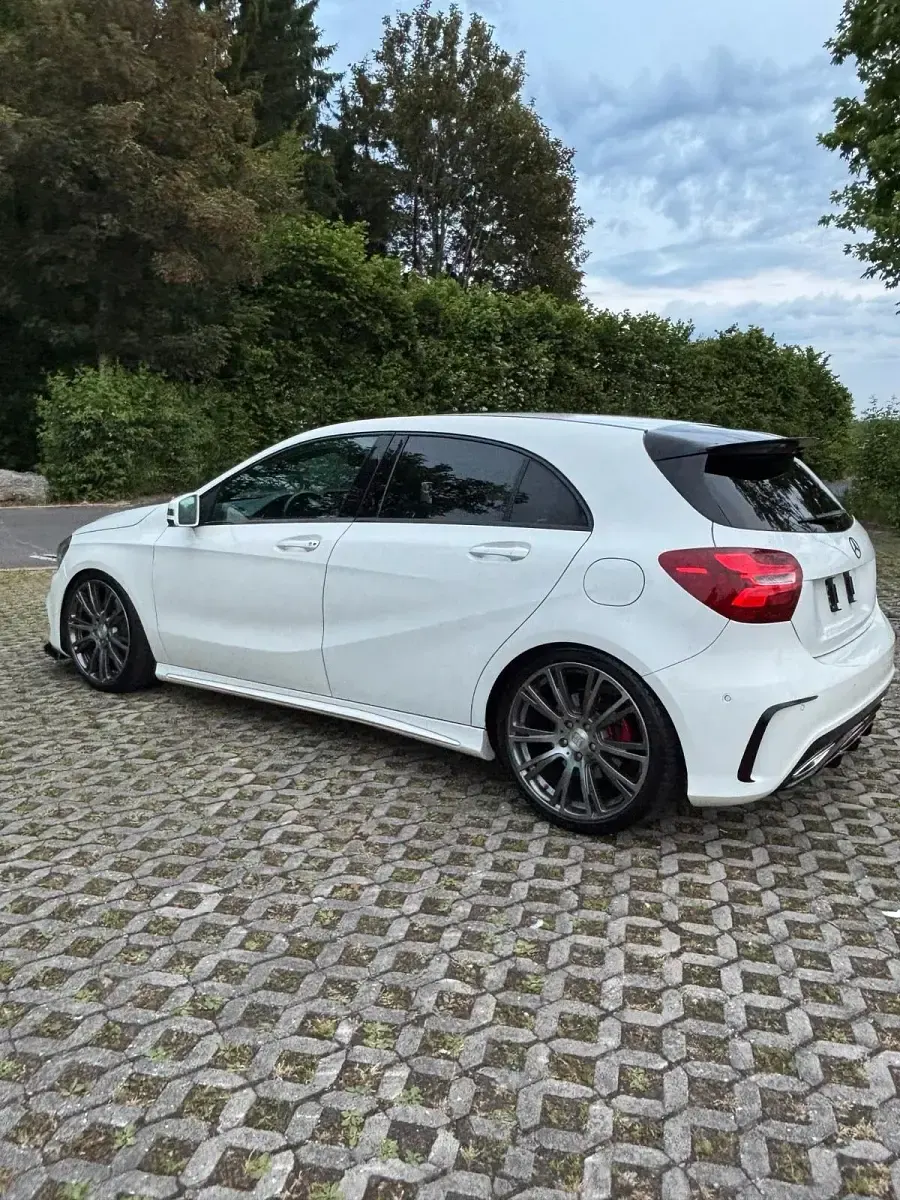 Gebraucht Mercedes A250 218 PS (160 kW) 2016 Weiß Kleinwagen