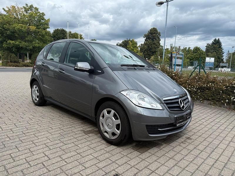 Silber Gebraucht 2010 Mercedes A160 Limousine | 5.950 € (Etwas zu teuer) - Bild 1/4
