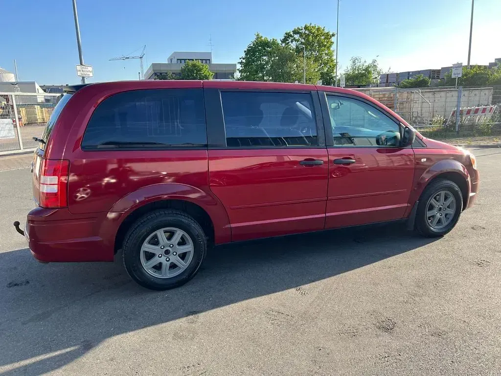 Gebraucht Chrysler Grand Voyager 163 PS (119 kW) 2008 Rot Van / Kleinbus