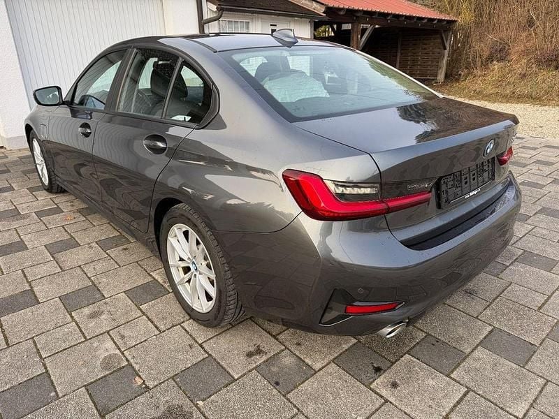 Gebraucht BMW 320e 204 PS (150 kW) 2022 Grau Limousine