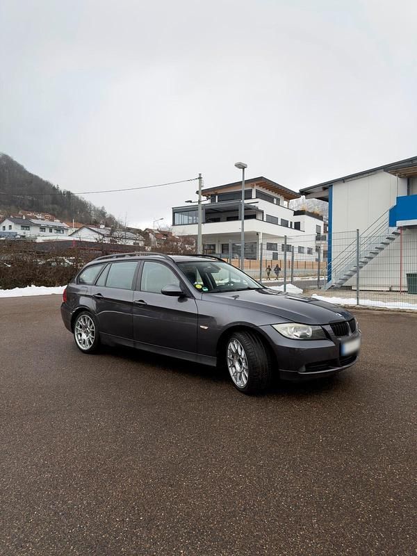 Gebraucht BMW 320 170 PS (125 kW) 2007 Grau Kombi