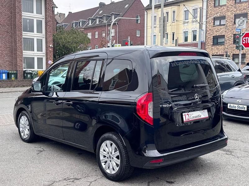 Gebraucht Mercedes T180 Advantage 116 PS (85 kW) 2023 Schwarz Van / Kleinbus