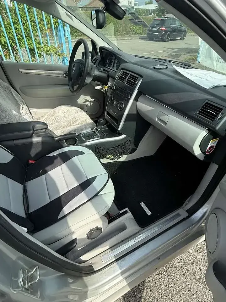 Gebraucht Mercedes B180 116 PS (85 kW) 2011 Polarsilber  metalliclack Kleinwagen