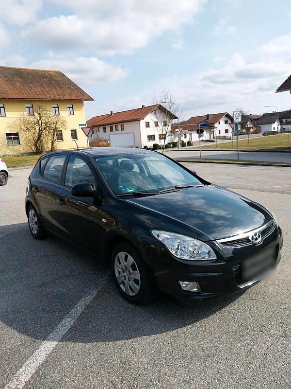 Gebraucht Hyundai i30 105 PS (77 kW) 2009 Schwarz Limousine