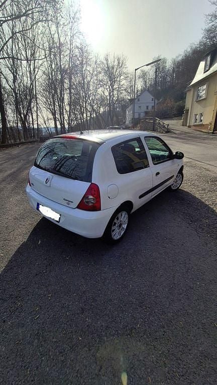 Gebraucht Renault Clio II Campus 75 PS (55 kW) 2011 Weiß Limousine