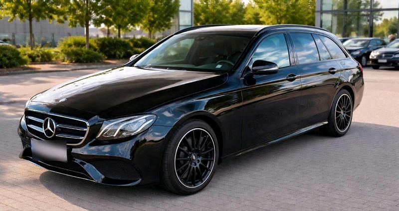 Gebraucht Mercedes E300 Night 244 PS (179 kW) 2020 Schwarz Kombi